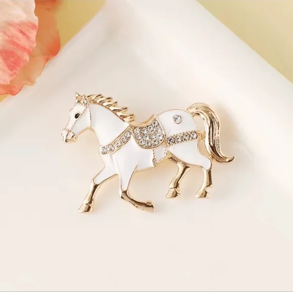 White and Gold Horse Brooch - Picture 3 of 5